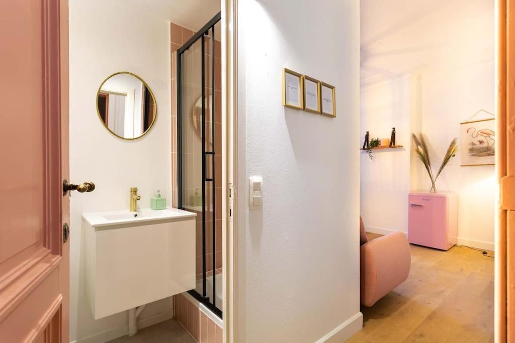 Pink Fairytale-Like Apartment Антверпен Екстер'єр фото